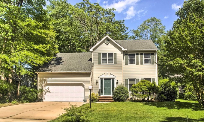 Bethany Beach Cottage | Golf Getaway w/Pool Access 2 Mi to Bethany Beach!
