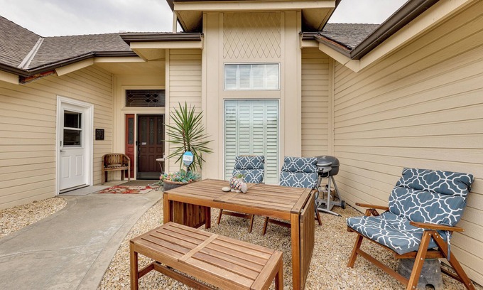 Raisin Apartment | Golf, Hike, Explore: Apt 9 Mi to Dtwn Fresno!