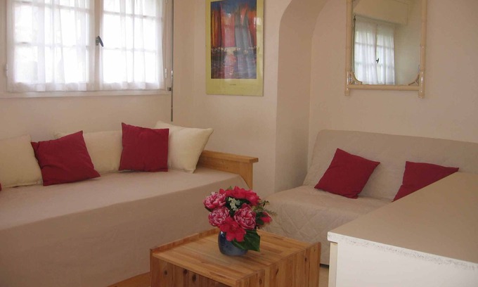 Arradon Apartment | Golfe du Morbihan, 4-person apartment, private enclosed garden.