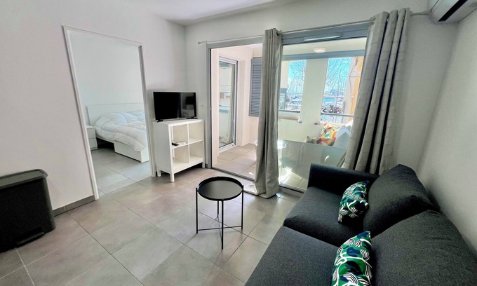 Golfe Juan Apartment | Golfe-Juan – 2 People – Facing the Old Port