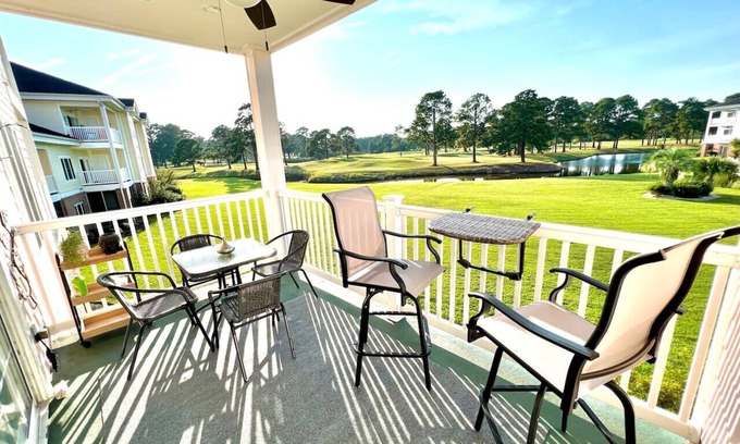 Central Myrtle Beach Apartment | Golfers' Paradise:Luxe Condo w/Stunning Golf Views