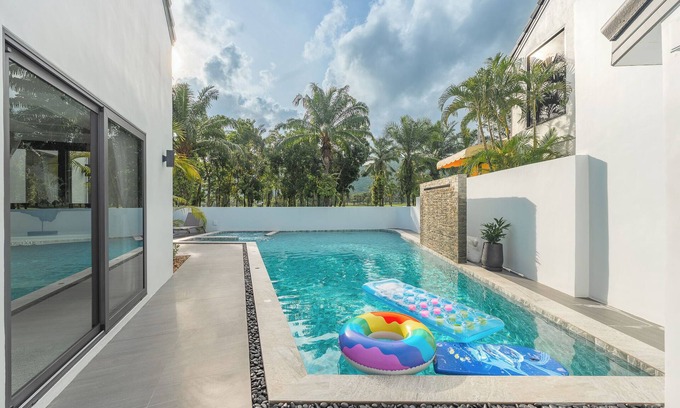 Kathu Villa | Golfside 5BRVilla with Private Pool V192