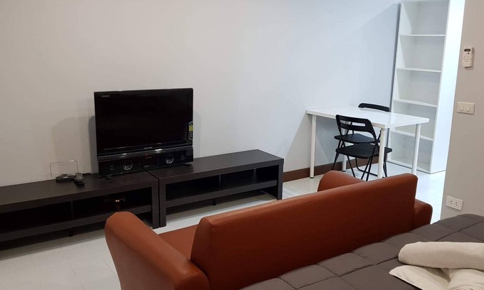 Ban Mai Condo | good comfortable room, cheap and safe place in the city.