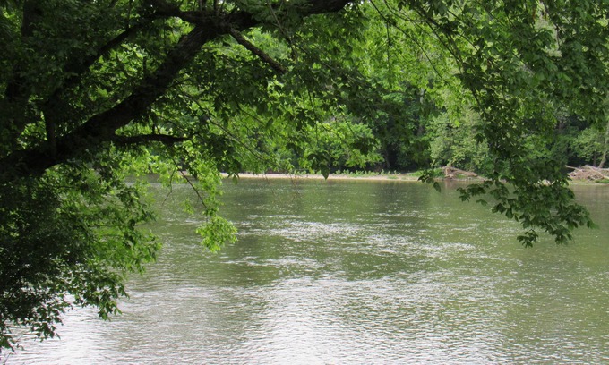 Rileyville House | Good Mill Riverfront Cottage