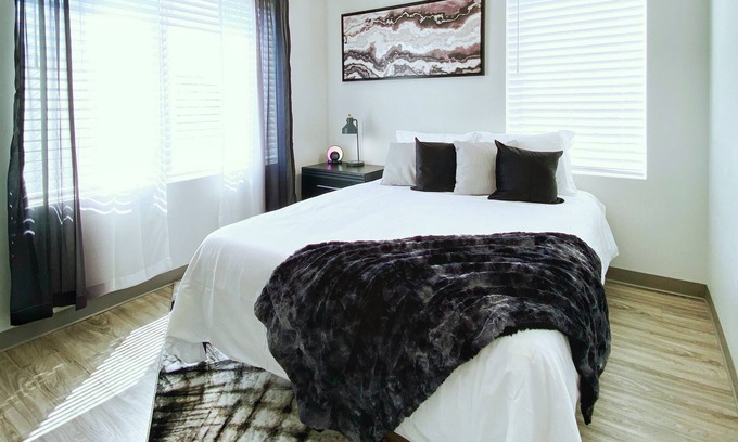 Historic Edgefield Apartment | Good Vibes Suite in East! 4 bd! 8 min ->DT!