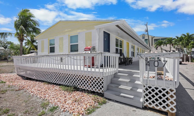 Goodland Condo | Goodland Condo | A Short Walk to Great Restaurants