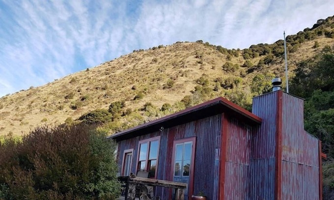 Kaikoura District House | Goose Bay Rustic Retreat