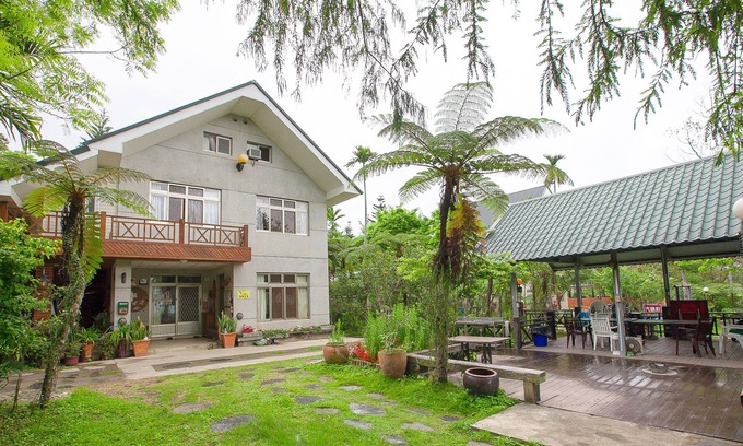 Luye Bed & Breakfast | GOOSE NEST Garden B&B