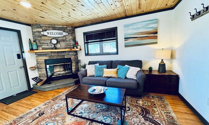 Two Harbors Apartment | Gooseberry Trailside Suites | Knife River Suite