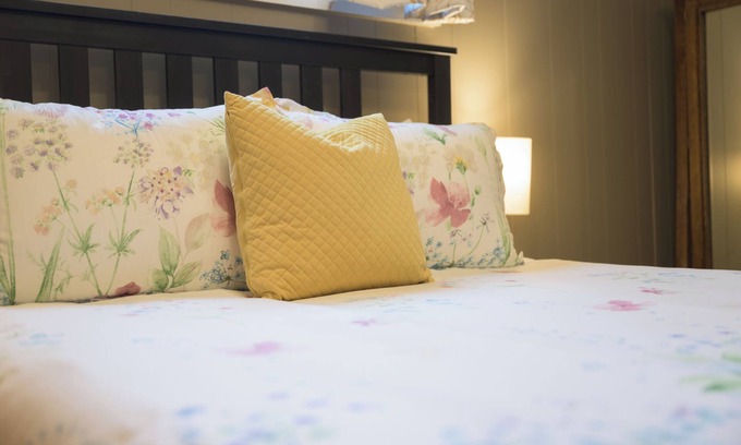 Anaconda House | Goosetown Getaway close to town