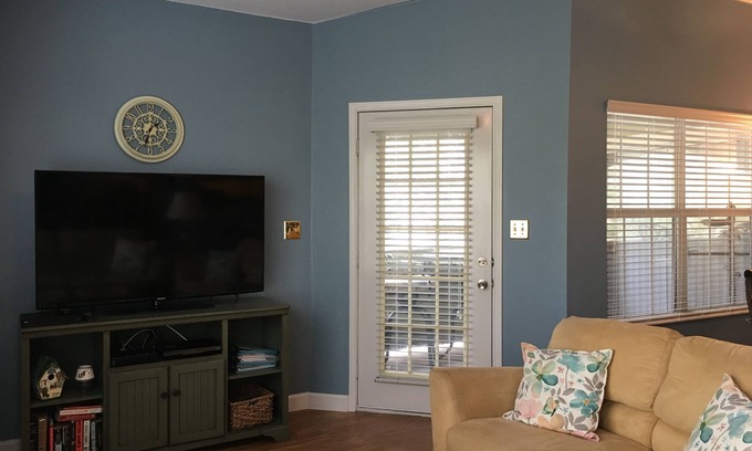 Clearwater Condo | Gorgeous 2 Bedroom 2 Bath condo overlooking resort-style pool