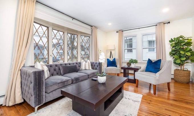 West Hartford House | Gorgeous 3 Bedroom House - 9 mins to Hartford, Connecticut