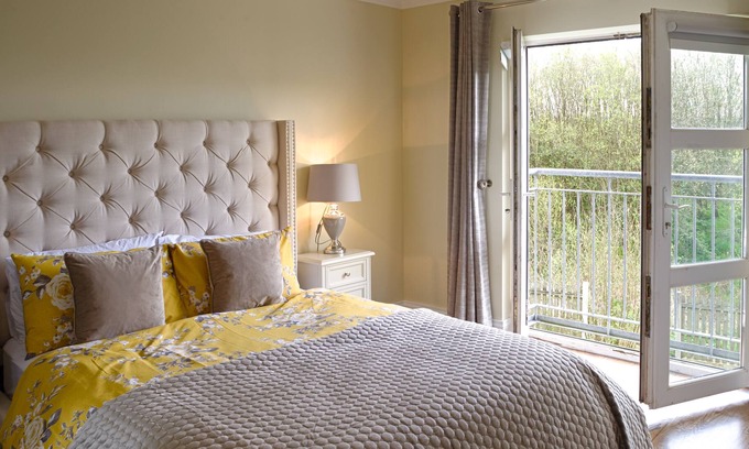 Dromod House | Gorgeous 5BD 5BA in quaint village with marina in Leitrim