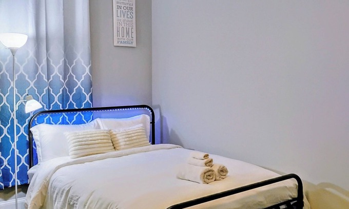 Gallaudet Bed & Breakfast | Gorgeous and Serene Private Room in charming Washington with WiFi, AC