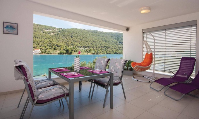 Grebastica Apartment | Gorgeous apartment in Grebastica