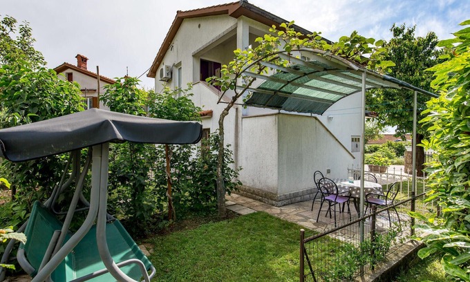 Rukavac Apartment | Gorgeous apartment in Rukavac with WiFi