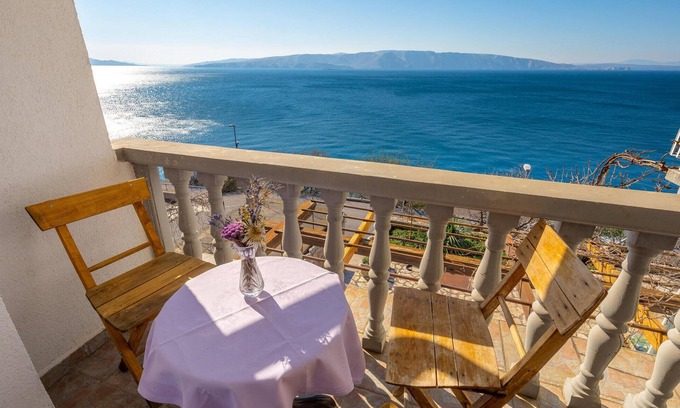 Vratarusa Apartment | Gorgeous apartment in Senj with kitchen