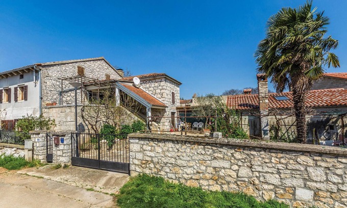 Flengi Apartment | Gorgeous apartment in Vrsar with WiFi