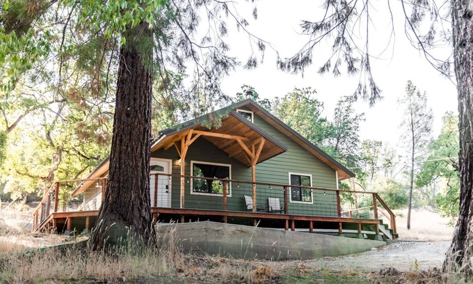 North Fork Cabin | Gorgeous Cabin On 1.2 Acres Near Yosemite & Lakes
