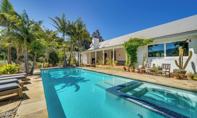 Carpinteria House | Gorgeous Carpinteria Home: Pool, Spa, Fireplaces!