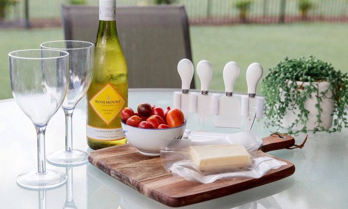 Noosaville Ski Chalet | gorgeous Chalet includes breakfast on lovely acreage 5mins to Noosa