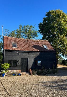Depden Apartment | Gorgeous comfortable barn with huge private orchard in quiet Suffolk location
