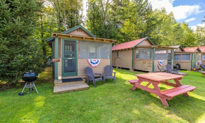 Inlet Cottage | Gorgeous Escape Steps Away from Fourth Lake at Stiefvater's Lakeside Cottages