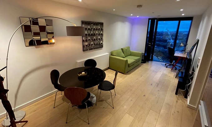 Elephant and Castle Apartment | Gorgeous Flat in Amazing London Location, Incredible Views - Great Transport