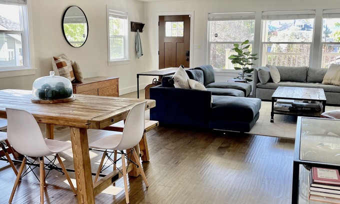 Healdsburg House | Gorgeous Healdsburg house in town. Great location, fire pit, yard, huge kitchen!