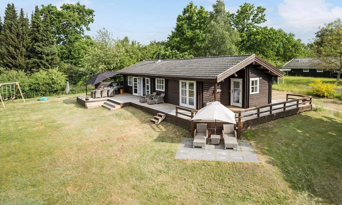 Hoeve Strand House | Gorgeous home in Asnæs with kitchen