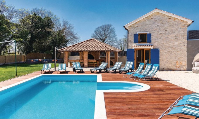 Bibici House | Gorgeous home in Bibici with sauna