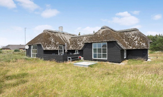 Blavand Strand House | Gorgeous home in Blåvand with sauna