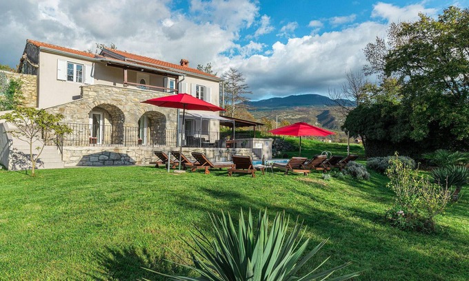 Boljun House | Gorgeous home in Boljun