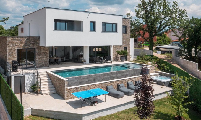 Groznjan House | Gorgeous home in Buje with kitchen