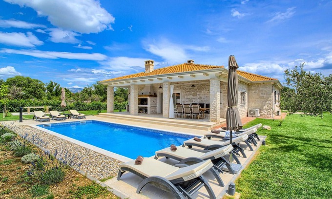 Drnis House | Gorgeous home in Drnis