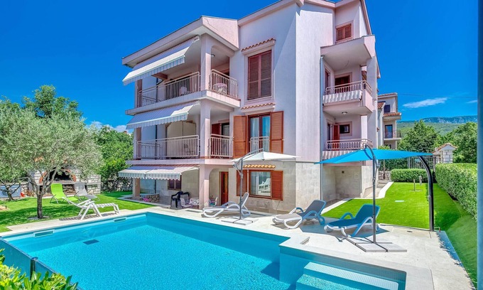 Jadranovo House | Gorgeous home in Jadranovo with kitchen