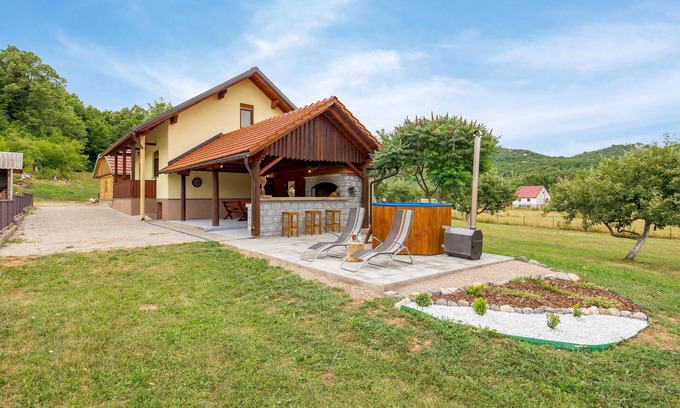 Gospic House | Gorgeous home in Klanac with kitchen