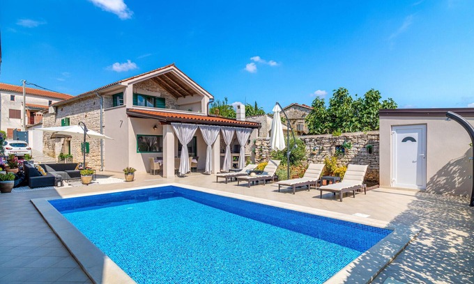 Municipality of Zminj House | Gorgeous home in Kresini with WiFi