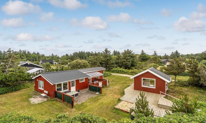 Trend House | Gorgeous home in Løgstør with kitchen