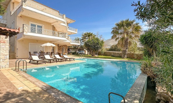 Saronikos House | Gorgeous home in Lagonisi with WiFi