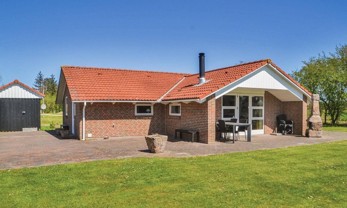 Jegum House | Gorgeous home in Oksbøl with kitchen