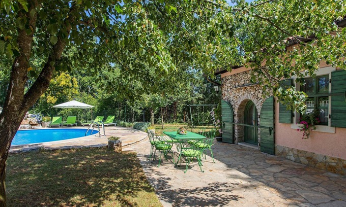 Katun Lindarski House | Gorgeous home in Pazin with kitchen