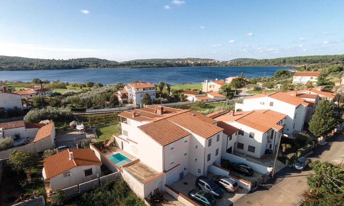 Pomer House | Gorgeous home in Pomer with WiFi