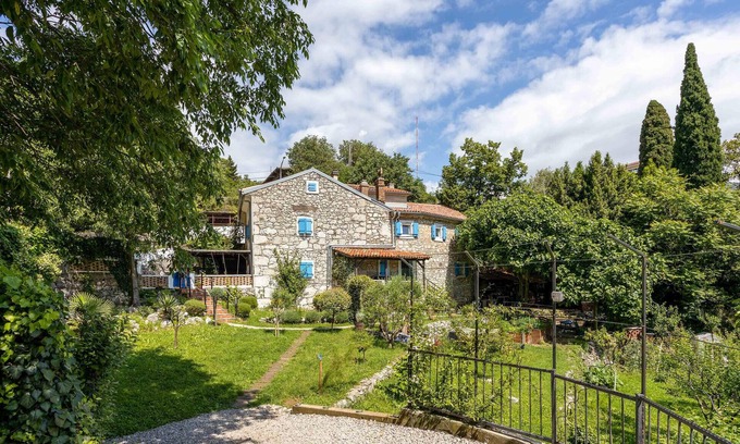 Rijeka House | Gorgeous home in Rijeka with kitchen