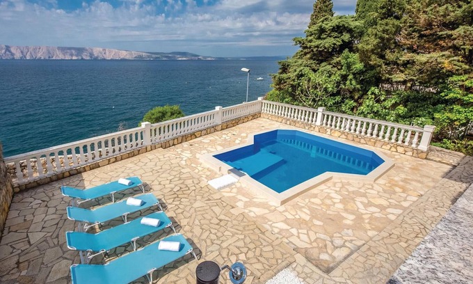 Novi Vinodolski House | Gorgeous home in Smokvica with WiFi