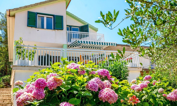 Hodilje House | Gorgeous home in Ston with WiFi