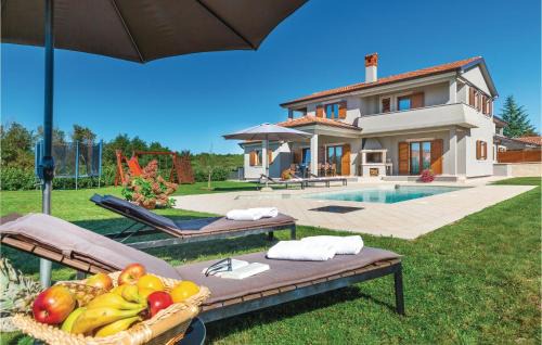 Heki House | Gorgeous Home In Trosti With Jacuzzi