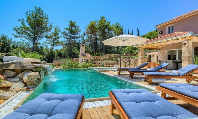 Sutomiscica House | Gorgeous home in Ugljan