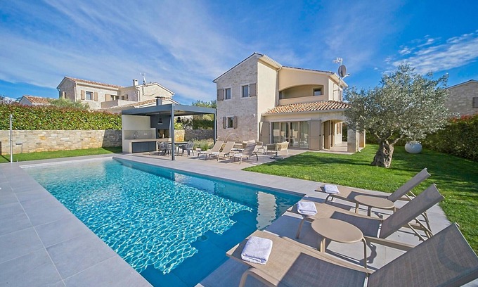 Jadruhi House | Gorgeous home in Vizinada with private swimming pool, can be inside or outside