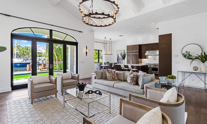 Nurmi Isles House | Gorgeous Home on the water at Las Olas Isles with beautiful pool & yacht Charter